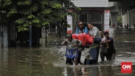 Banjir Sepinggang Rendam Kampung Bojong Jengkol di Bogor