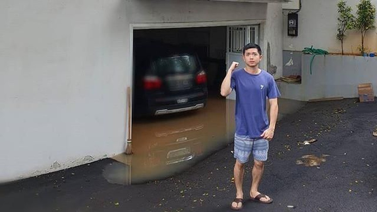 Apa jadinya jika sambut Tahun Baru 2020&comma; rumah 6 artis ini kebanjiran karena hujan yang tak kunjung berhenti versi Insertlive&period;