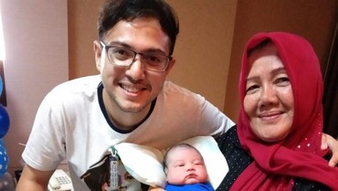 img-title Dikaruniai Anak Kedua, Rifky Balweel Menangis