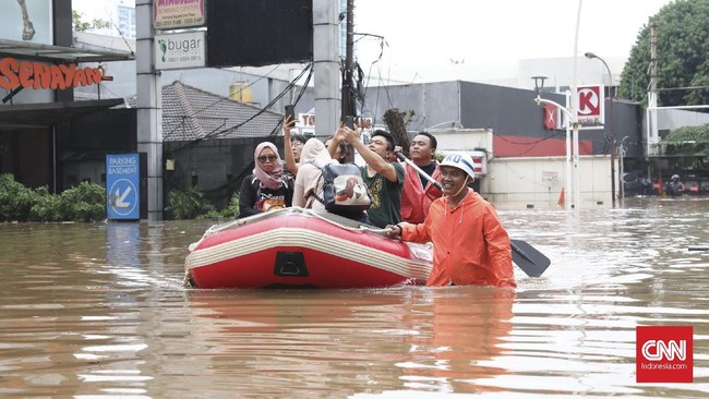 Hujan deras yang mengguyur kota Jakarta dan sekitarnya sejak Selasa (31/12) meningkatkan status kesiagaan pintu air Katulampa, Bogor.