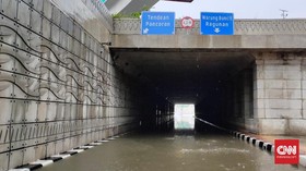 Hujan Deras DKI, Jalan Depan Rumah Kapolri Sempat Tergenang