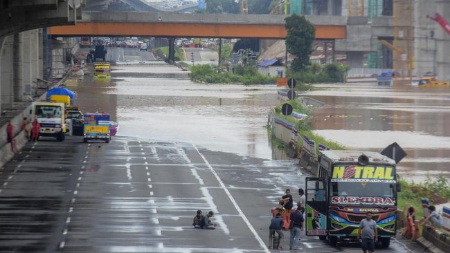 PT Jasa Marga (Persero) Tbk merilis daftar ruas tol yang terdampak genangan dan banjir Jakarta, Selasa (25/2).