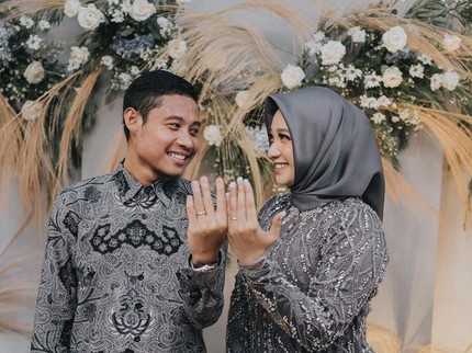 Potret Bahagia Pesepakbola Evan Dimas Lamar Kekasih Cantiknya