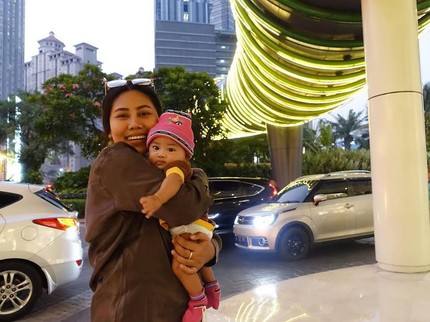 Rumah Terkena Banjir, Evi Masamba Khawatirkan Bayinya