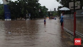 Banjir Terjang Pertigaan Hek Kramat Jati, Air Surut 1 Jam