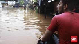 Anies Minta Warga Bantaran Ciliwung Bersiap Hadapi Banjir