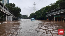 Banjir Jakarta, Lima Koridor Transjakarta Lumpuh