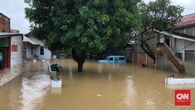 Banjir Bidara Cina Setinggi Satu Meter, Warga Dievakuasi