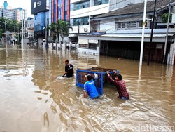 Ratusan Korban Banjir Bersatu Gugat Anies Baswedan
