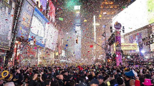 Pandemi virus corona memaksa penyelenggara pesta pergantian tahun di Times Square, New York, untuk menggelar acaranya secara virtual.