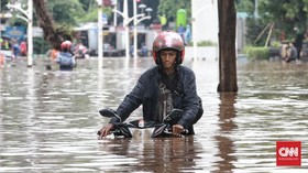 Cara Menyalakan Motor Mogok di Banjir Jakarta