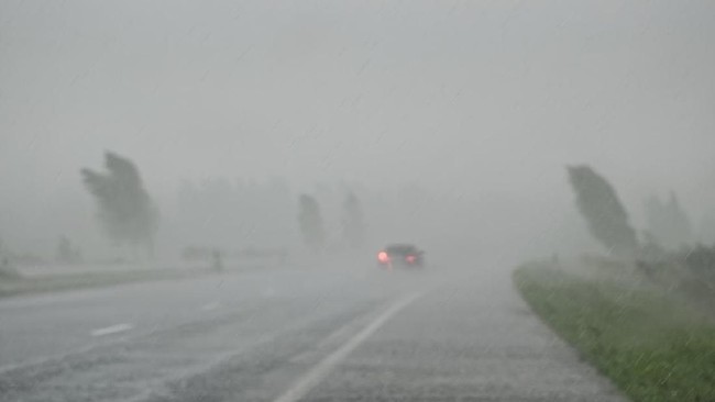 Aquaplaning tidak melulu ban bertapak lebar lebih rentan saat terjebak aquaplaning atau kehilangan traksi. Sebaliknya ban bertapak kecil juga tak selalu aman.