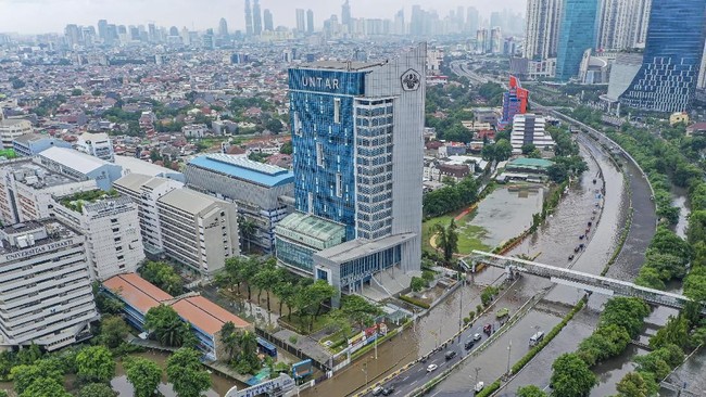 Kadis SDA DKI mengatakan sejauh ini pihaknya telah menyelesaikan sekitar 3.000 dari target 5.000 drainase vertikal yang dibangun tahun ini guna cegah banjir.
