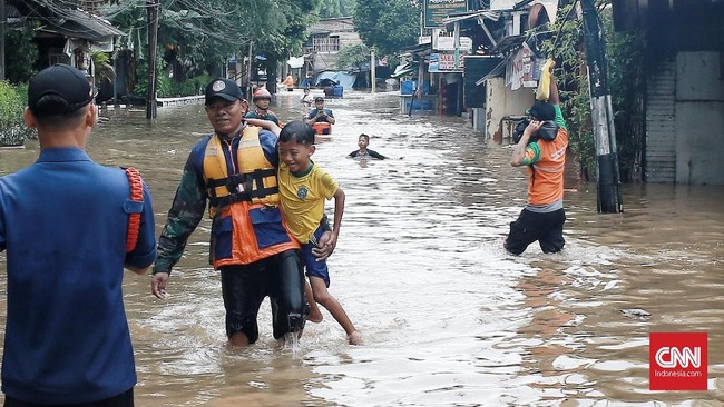 Dewan Masjid Indonesia Pusat mengimbau seluruh pengurus masjid untuk menjadikan rumah ibadah umat Islam tersebut sebagai posko penampungan korban banjir