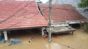 Bayi Terjebak Banjir di Bekasi, Polisi Sebut Perahu Kurang