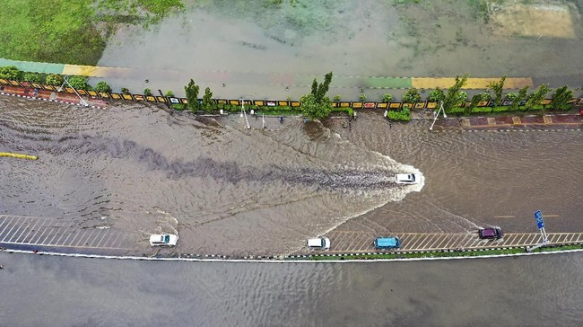 Program ini respons terhadap bencana banjir di Jakarta yang sempat merendam ratusan mobil di berbagai daerah.