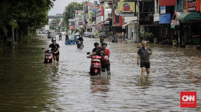 Pengusaha Jakarta Mengeluh Rugi Karena Banjir Pengusaha mengaku banjir besar pada tahun baru kemarin telah mendatangkan kerugian besar.