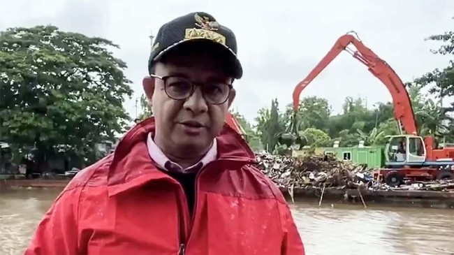 Gubernur DKI Jakarta Anies Baswedan mengatakan tak mau menyalahkan siapapun terkait banjir yang merendam Jakarta di hari pertama tahun 2020.