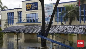 Banjir di Jakarta, Pagar Bea Cukai Jebol