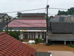 Perumahan Puri Kartika Baru Ciledug Banjir, Air Hampir Rendam Atap