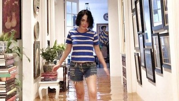 Pakai Sepatu Boots Rp3,5 Juta Saat Banjir, Yuni Shara: Sepatu Lama