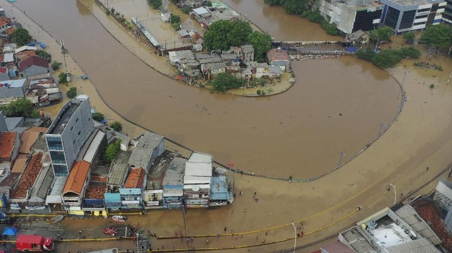 TGUPP DKI Jakarta menyebut Menteri PUPR Basuki Hadimuljono ngawur soal konsep normalisasi sungai untuk menanggulangi banjir Jakarta.