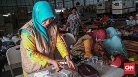 Listrik Padam, Ibu Bayi Korban Banjir Keluhkan Air Bersih