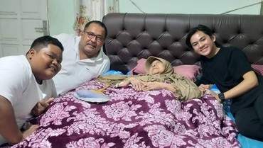img-title Kabar Duka, Aminah Cendrakasih 'Mak Nyak' Meninggal Dunia