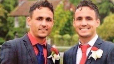 img-title Tragis, Selebriti Kembar Billy & Joe Smith Gantung Diri di Hutan