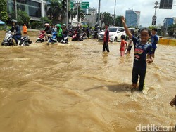 Akses Jalan Terputus karena Banjir, PN Jakpus Tunda Seluruh Sidang
