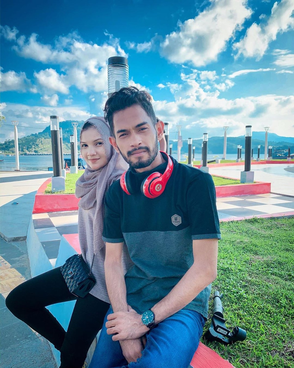 Anak angkat Cristiano Ronaldo&comma; Martunis telah bertunangan dengan seorang wanita bernama Sri Wahyuni&period; Berikut ini fakta calon menantu Ronaldo tersebut&period;