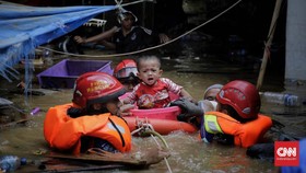 Ibu di Bintaro Selamatkan Bayinya dari Banjir ke Dalam Kulkas