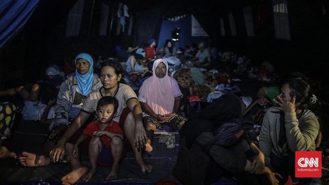 Satgas Covid-19 Minta 3M Diterapkan saat Penanganan Bencana BMKG peringatkan puncak La Nina terjadi akhir Desember 2020. Satgas Covid-19 meminta pemerintah disiplin terapkan protokol kesehatan dalam penanganan bencana.