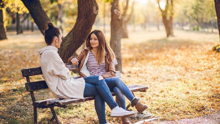 Bunda, simak ramalan zodiak hari ini mengenai keuangan, asmara, karier, & peruntungan lainnya yuk! Bunda berzodiak Aquarius cari teman curhat biar tidak stres.