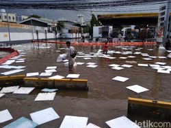 Polisi Duga Kebakaran SPBU Daan Mogot Akibat Bensin Tercecer Saat Banjir