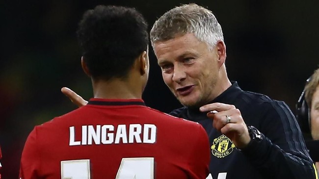 Ole Gunnar Solskjaer masih terus bermulut manis meski Manchester United terpuruk di Liga Inggris.