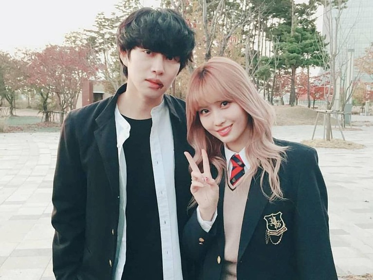 Usai beredarnya kabar Heechul dan Momo berpacaran, banyak para penggemar yang ikut bahagia dan mendukung hubungan keduanya.