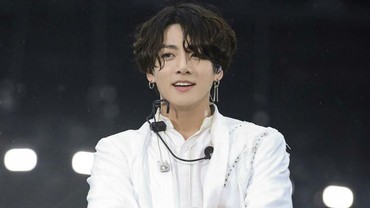 Mata Kena Cipratan Bawang, Jungkook BTS Merengek Kangen Eomma