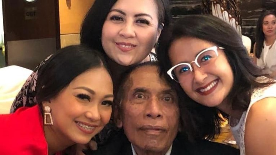 Personel Be3 mengenang sosok Chris Pattikawa yang meninggal dunia pada Rabu (1/1) sekitar pukul 05.30 WIB.