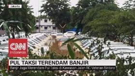 VIDEO: Ratusan Taksi Terendam Banjir