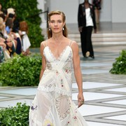 Bukan 'Nepo Baby' Ini Kisah Natalia Vodianova, dari Berjualan Buah Kini Jadi Supermodel Tajir!