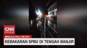 VIDEO: SPBU Terbakar Saat Banjir