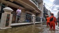 Cerita Tim Medis di Jaksel Tangani Korban Banjir yang Kesurupan