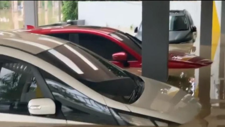 Awal Tahun Baru 2020, Jabodetabek dilanda banjir. Seperti dilansir dari Haibunda, kediaman Parto juga terendam banjir. Mobil miliknya ikut terendam banjir.