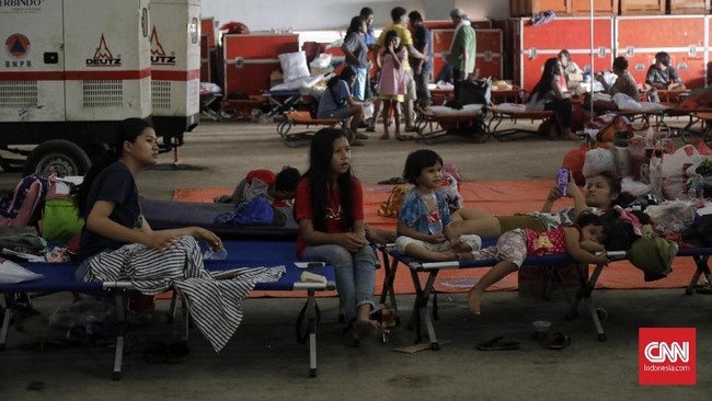 BNPB mencatat jumlah korban meninggal akibat banjir mencapai 60 orang, sedangkan dua orang masih hilang.