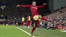 Arnold, Bek dengan Kontribusi Gol Terbanyak di Liga Inggris