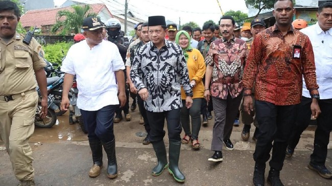 Mendagri menyatakan Pemprov DKI dan sekitarnya bisa menggunakan dana cadangan dari APBD jika telah menetapkan status tanggap darurat bencana banjir.