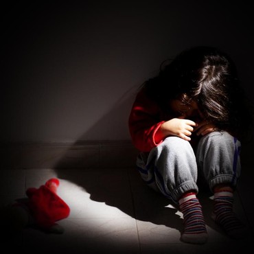 Kejam! Ibu Tiri Sekap Anak di Koper Selama 7 Jam Hingga Tewas