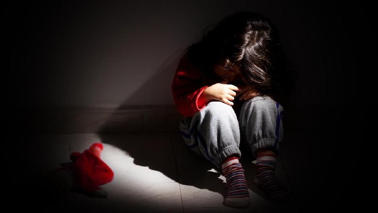 Seorang ibu di Kupang, NTT, ditangkap polisi karena diduga membunuh anaknya sendiri. Alasannya sangat diluar dugaan, hanya karena si kecil mengompol.