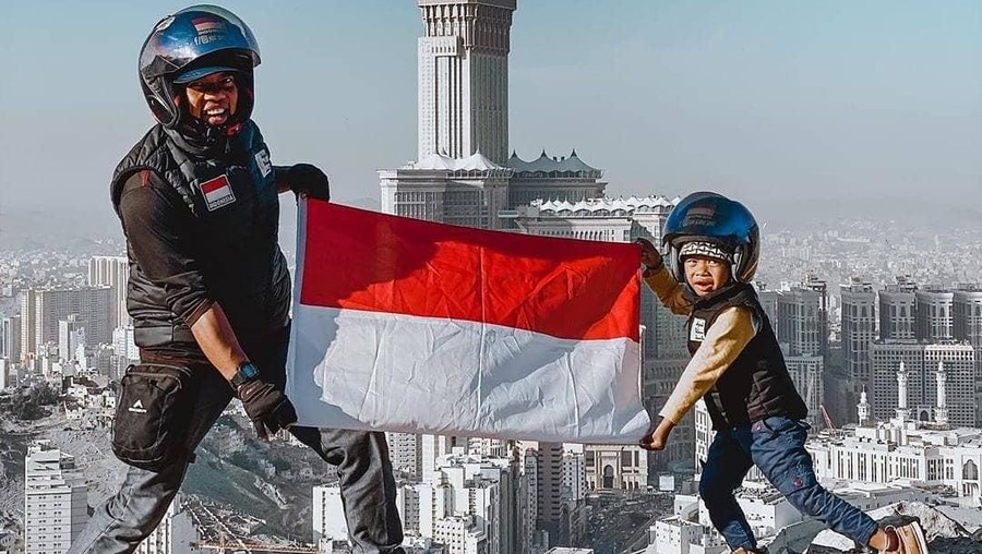 Kisah Ayah dan Anak Usia 4 Tahun Naik Motor dari Jambi Sampai ke Mekkah